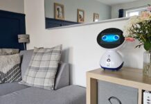 Za ranljive in starejše ljudi v Veliki Britaniji »skrbijo« roboti