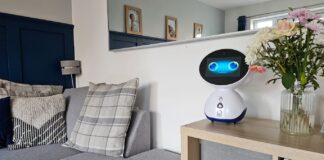 Za ranljive in starejše ljudi v Veliki Britaniji »skrbijo« roboti