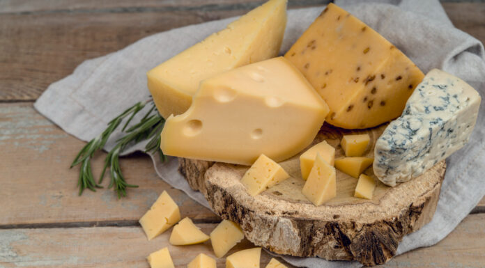 Kako lahko določena živila uničujejo vaš spanec