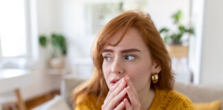 Zdrav in toksični sram; v čem je razlika in zakaj prvega nujno potrebujemo