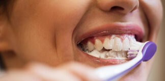 Slovo kariesu? Nova zobna pasta, narejena iz las, pozdravi sklenino