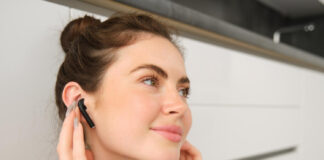 Test nevarnih kemikalij v slušalkah; velika nevarnost, ki je ne slišite