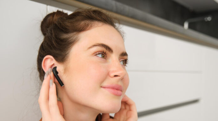 Test nevarnih kemikalij v slušalkah; velika nevarnost, ki je ne slišite