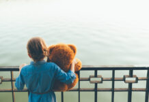 Civilna iniciativa napoveduje shod pred ministrstvom zaradi odvzema otrok