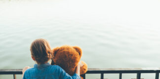 Civilna iniciativa napoveduje shod pred ministrstvom zaradi odvzema otrok