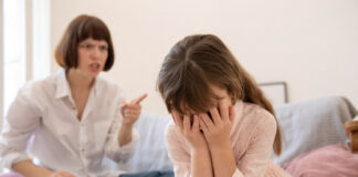 Zakaj vpitje na otroka pusti hujše posledice, kot si mislimo