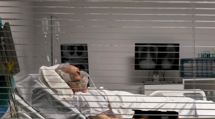 Znanstveniki z univerze Yale povezujejo cepiva za Covid z zaskrbljujočim novim sindromom