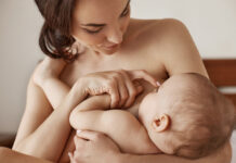 Sestava materinega mleka se spremeni glede na to, ali ima sina ali hčer