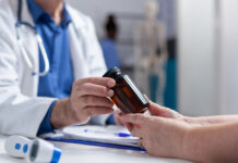 Nenavadni načini, kako hrana vpliva na »zdravila«, ki jih jemljemo