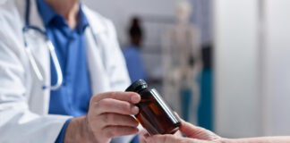 Nenavadni načini, kako hrana vpliva na »zdravila«, ki jih jemljemo