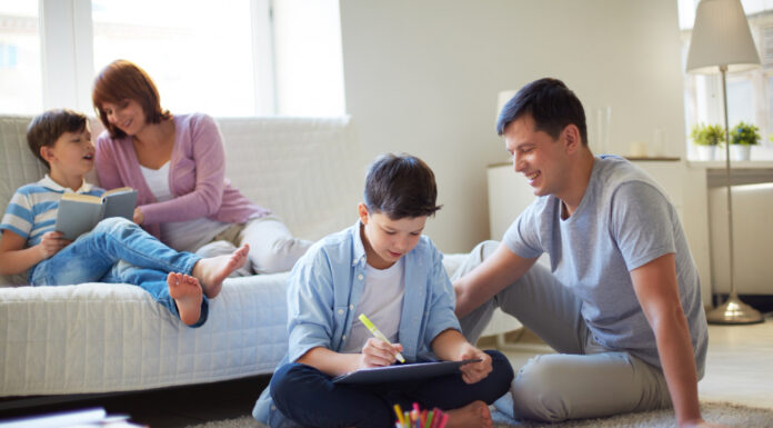 Starši do 12. leta otrokove starosti porabijo 75% časa s svojim otrokom