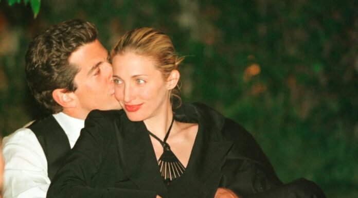 Zakaj je morala Carolyn Bessette žrtvovati kariero pri Calvinu Kleinu zaradi poroke z JFK mlajšim?