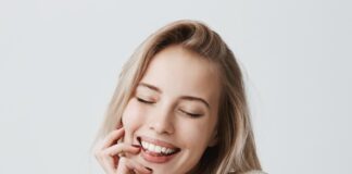 Zobne luske ali krone: kakšna je razlika in katera možnost je prava za vas?