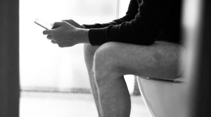 Kako vam uporaba pametnega telefona povzroči hemoroide