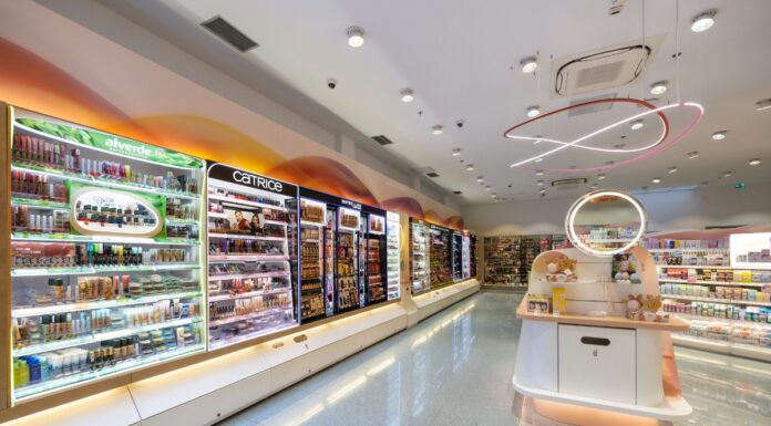 dm drogerie markt Slovenija predstavlja prenovljena dekorativna stojala