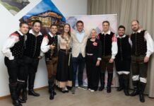 Ansambel Saša Avsenika zapel pred ALEJO kot pod Triglavom