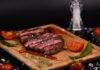 Globalni paradoks: zakaj prodaja mesa raste in zakaj se nekdanji vegani zatekajo h »karnivorstvu«?