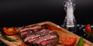 Globalni paradoks: zakaj prodaja mesa raste in zakaj se nekdanji vegani zatekajo h »karnivorstvu«?
