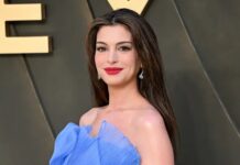 Anne Hathaway očarala v svetlo modri obleki Dior
