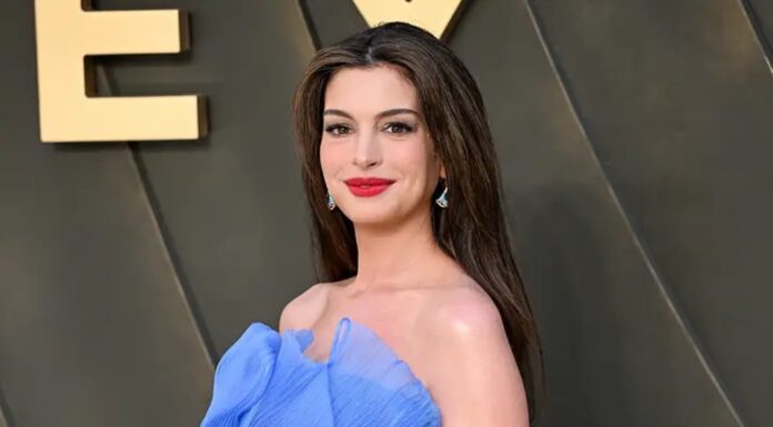 Anne Hathaway očarala v svetlo modri obleki Dior