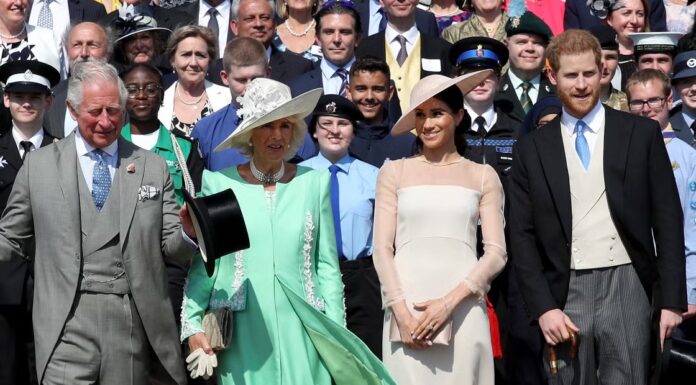 Princ Harry, Meghan in otroci so se po štirih letih ponovno srečali z dedkom, kraljem Charlesom