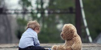 Travma v otroštvu potroji tveganje za pojav resne duševne motnje v odraslosti