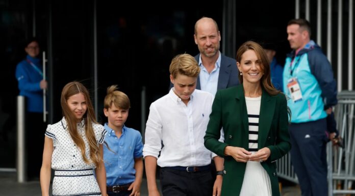 Princ William in Kate Middleton sta se pojavila v javnosti z vsemi otroki