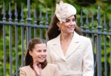 Kate Middleton in princesa Charlotte opaženi na londonski podzemni železnici