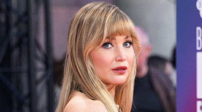 Jennifer Lawrence potrdila, da si je dala po dveh porodih popraviti prsi
